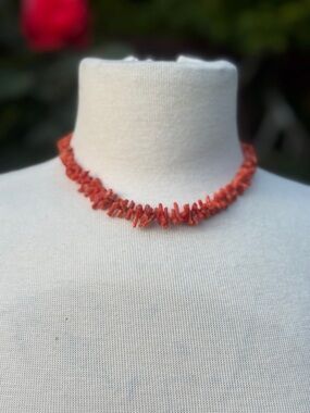 Vintage Handcrafted Coral Chip Necklace – Red Coral Statement Choker